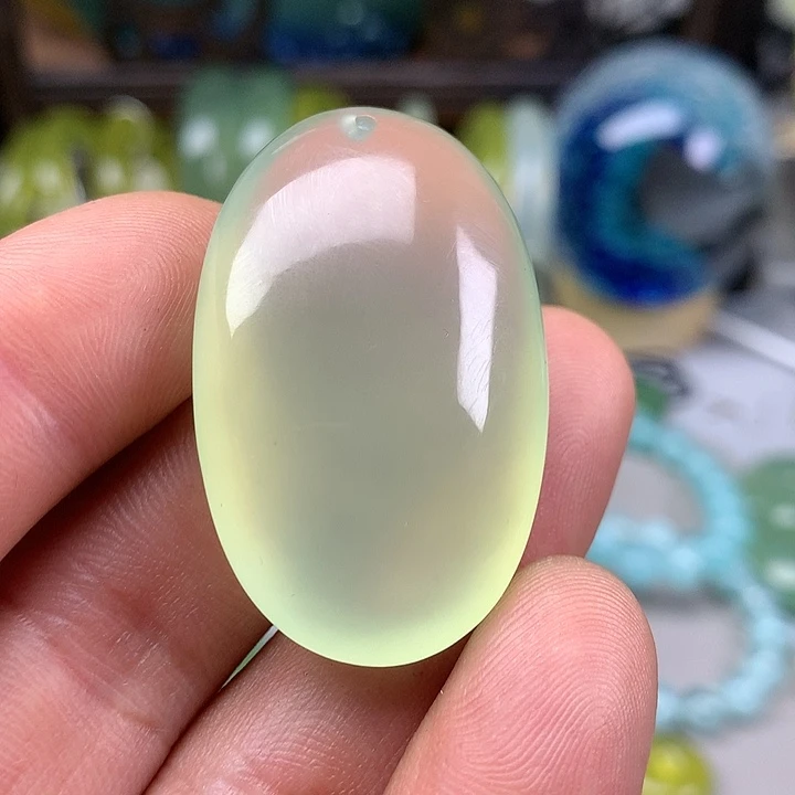 蛇纹石玉挂坠未镶嵌