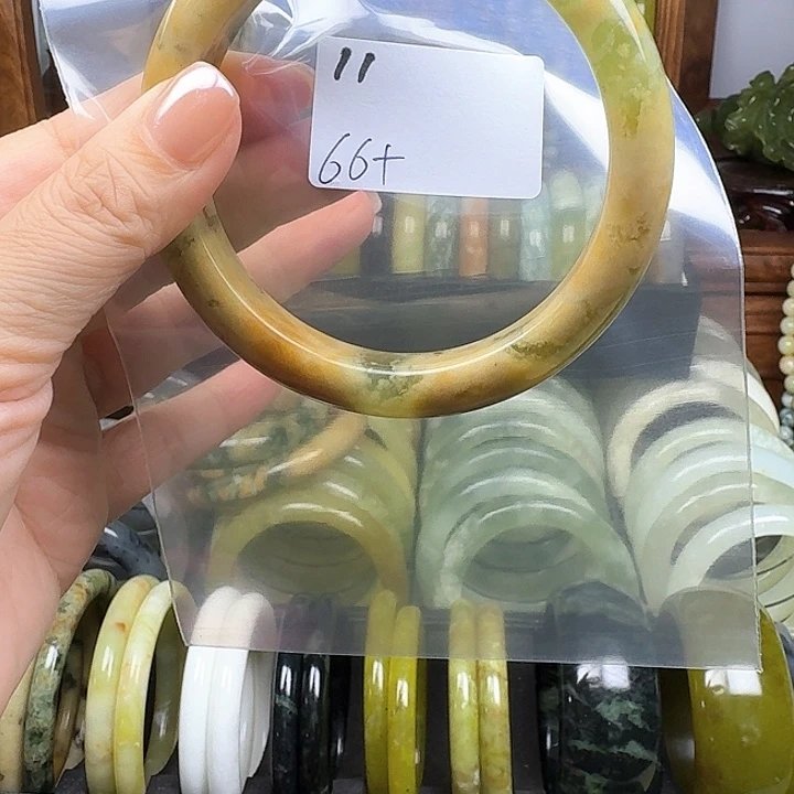 莉***莉蛇纹石玉未镶嵌手镯