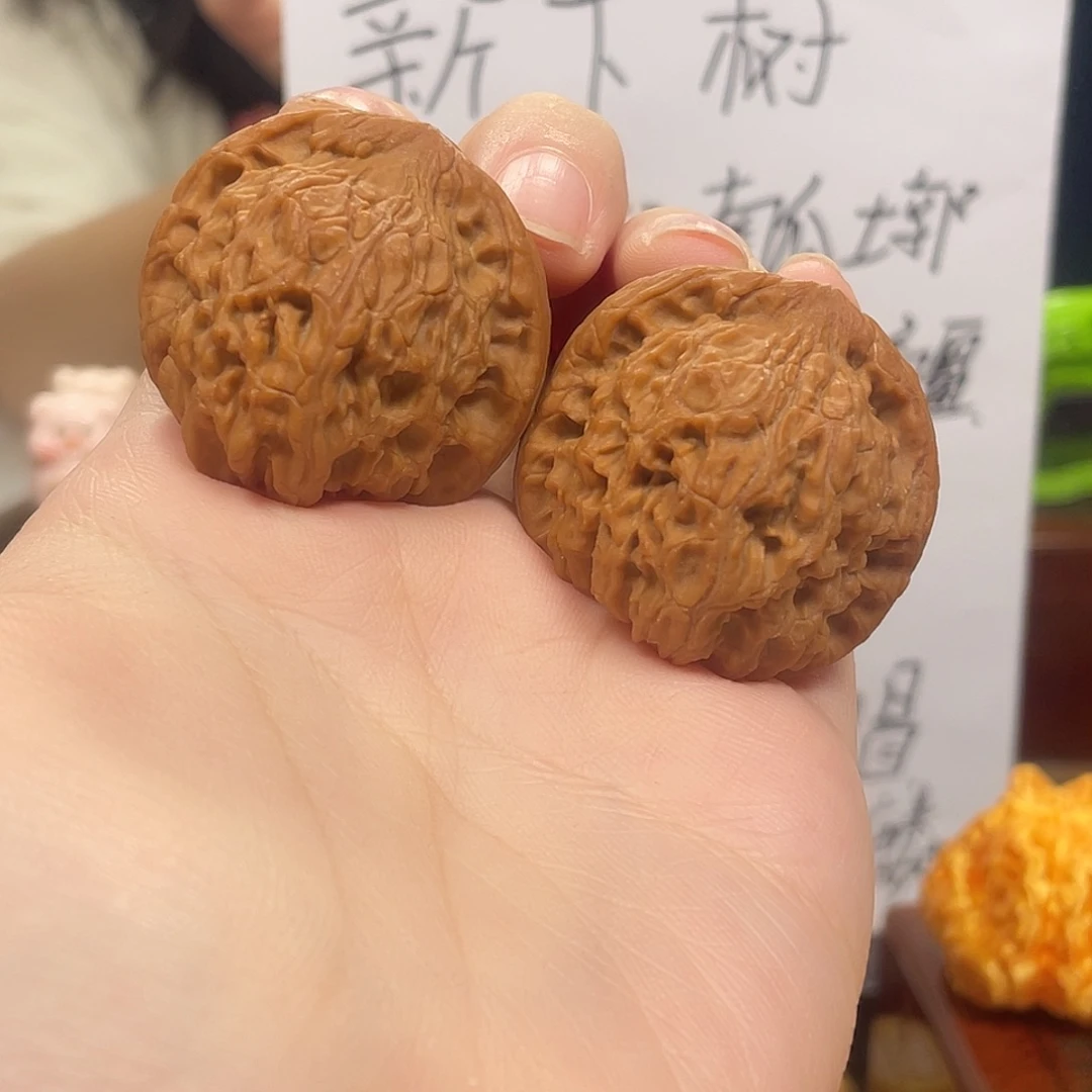 吊坠桃核38尺红狮子