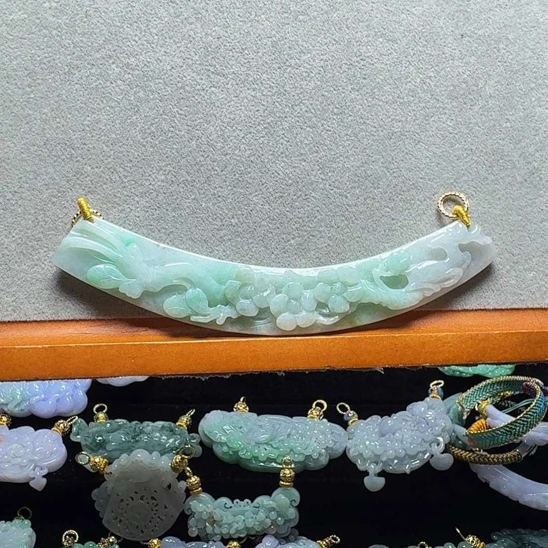 吊坠(赠链)未镶嵌翡翠