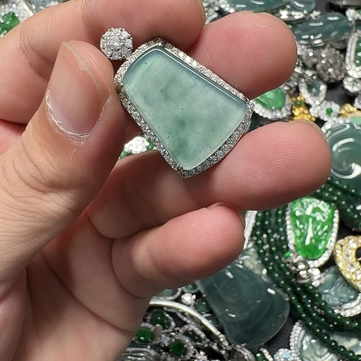 翡翠未镶嵌颈饰天然A货翡翠放漏