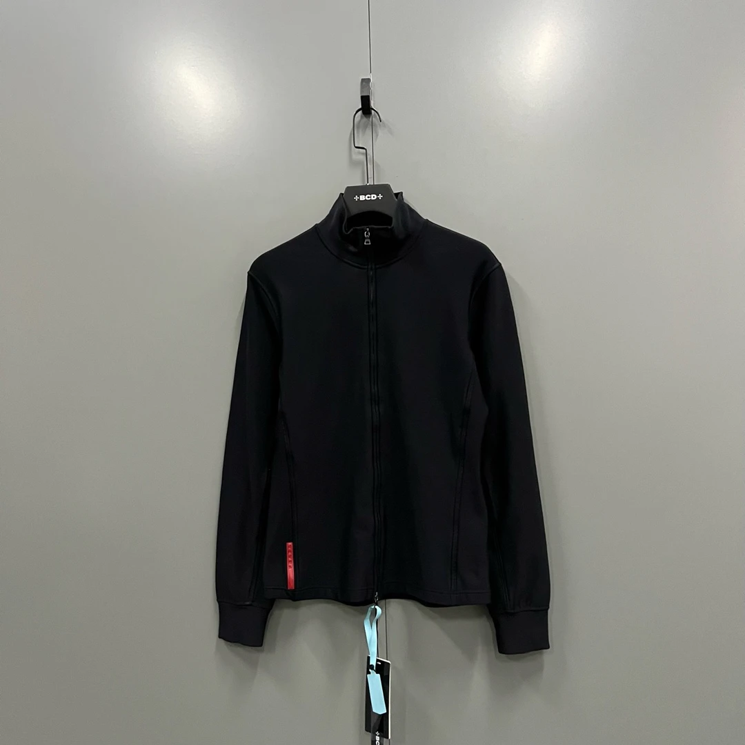 95新 Prada/普拉达 c612 黑色贴标logo外套 M码 206349 无领标