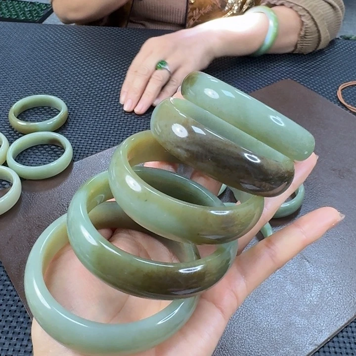 未镶嵌手镯和田玉多样性发货 拍一发一