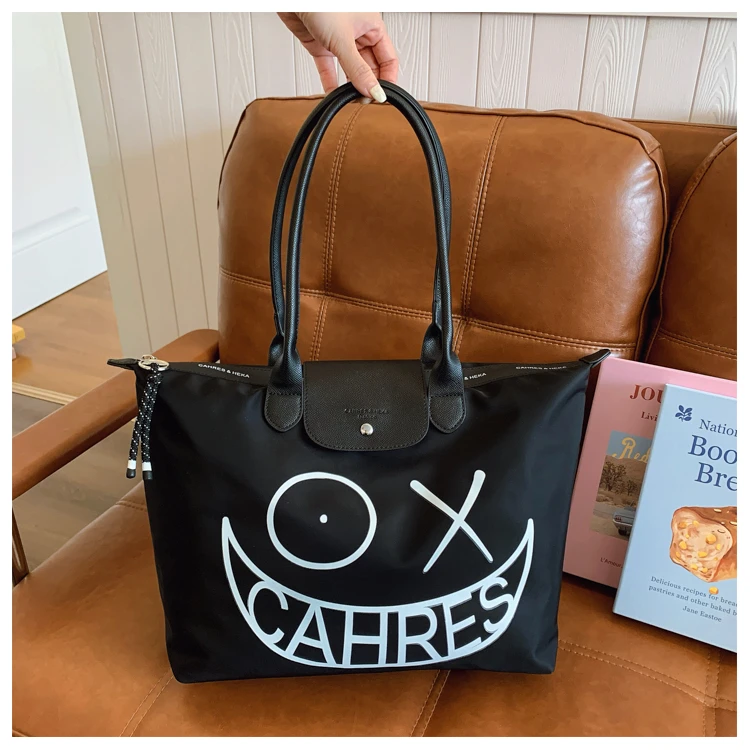 休闲款印花涂鸦托特包大容量简约百搭单肩斜跨手提手腕女士经典包
