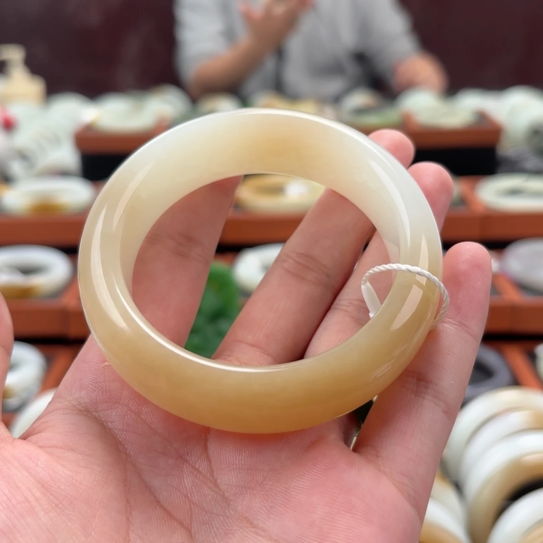 哼***将和田玉未镶嵌手镯