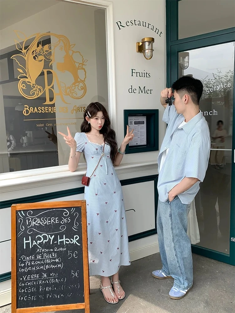 小众设计感情侣装夏季新款泡泡袖连衣裙女V领条纹长裙一裙一衣