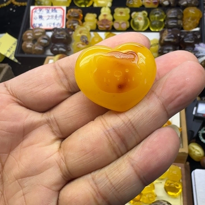 琥珀未镶嵌颈饰熊头爱心