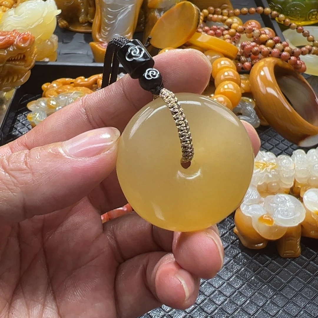 颈饰未镶嵌石英质玉