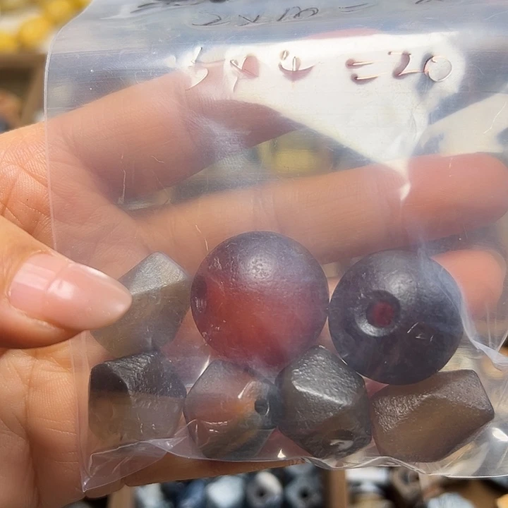 非金属玻璃非金属玻璃粉红小兔
