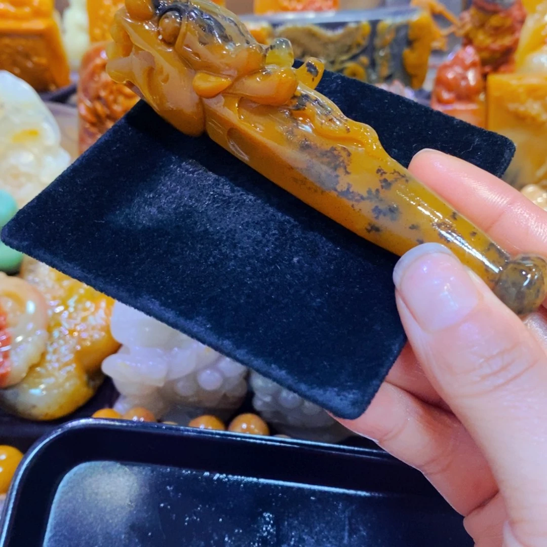 未镶嵌石英质玉（黄龙玉）手链