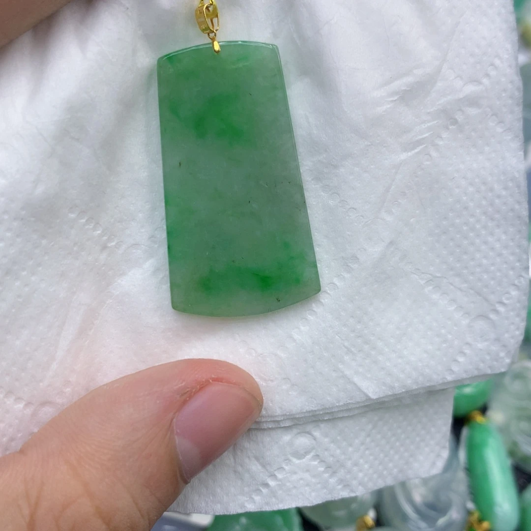 颈饰18K金镶嵌翡翠