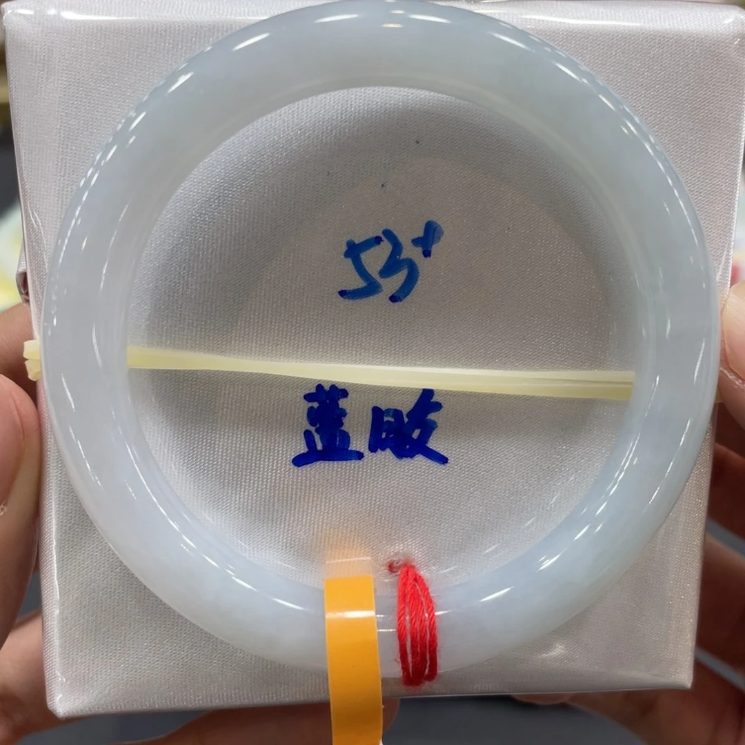 翡翠手镯未镶嵌翡翠手镯