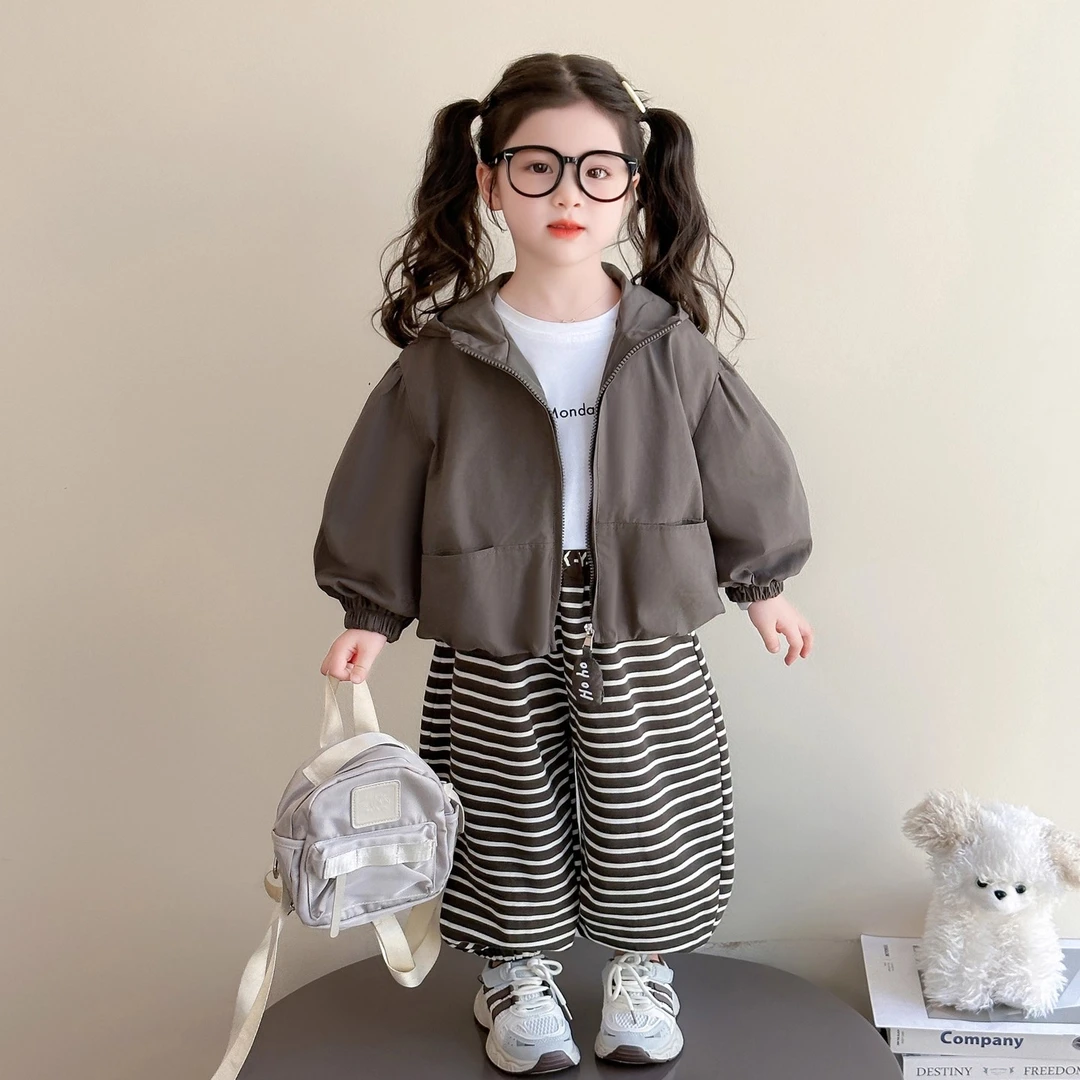 女童外套春秋款2025秋装新款儿童连帽冲锋衣洋气女孩大童衣服韩范