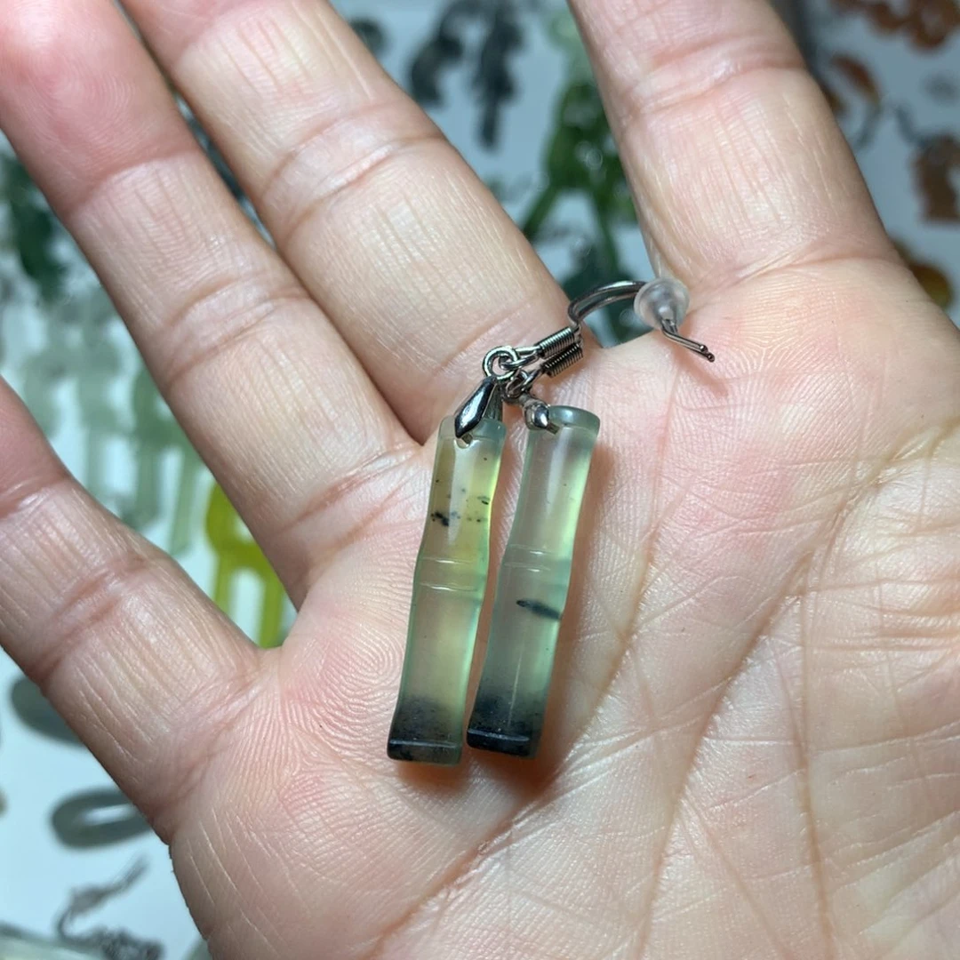 蛇纹石玉耳环未镶嵌