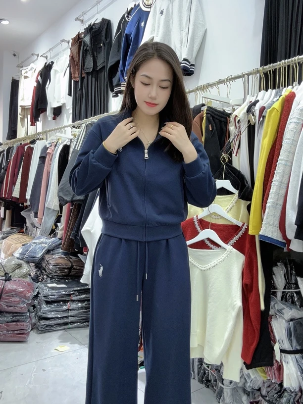 301  秋季新款宽松休闲刺绣拉链设计外套女阔腿休闲长裤两件套