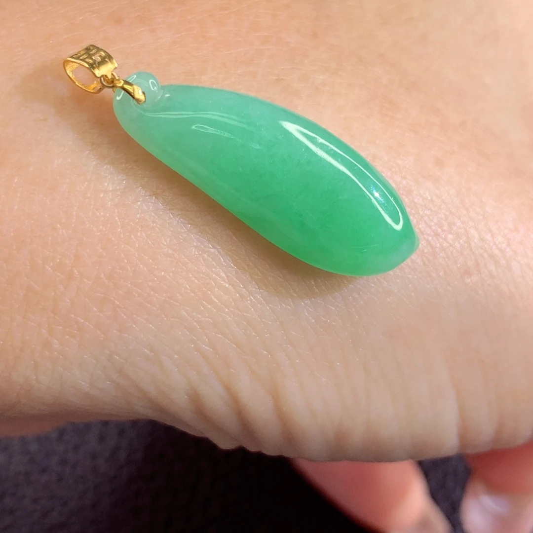 翡翠18K金镶嵌颈饰翡翠