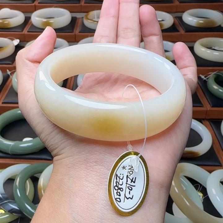 和田玉未镶嵌手镯金糖粉白58.1