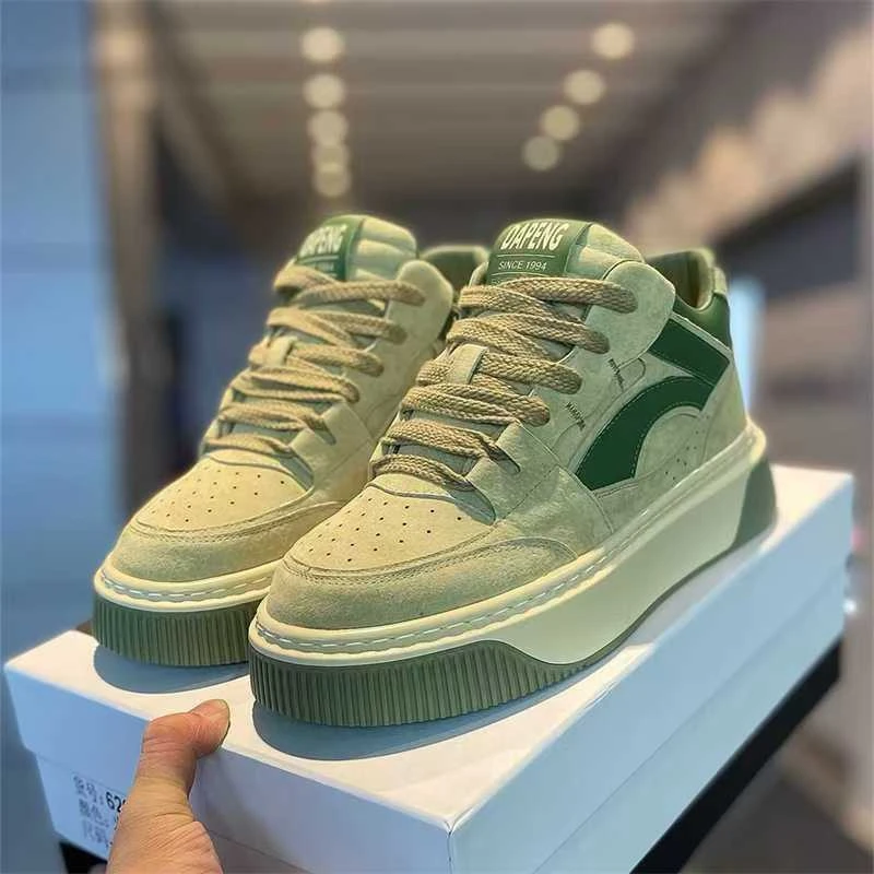 潮牌男鞋2025春新款低帮系带休闲板鞋百搭软底时尚潮流运动鞋韩版