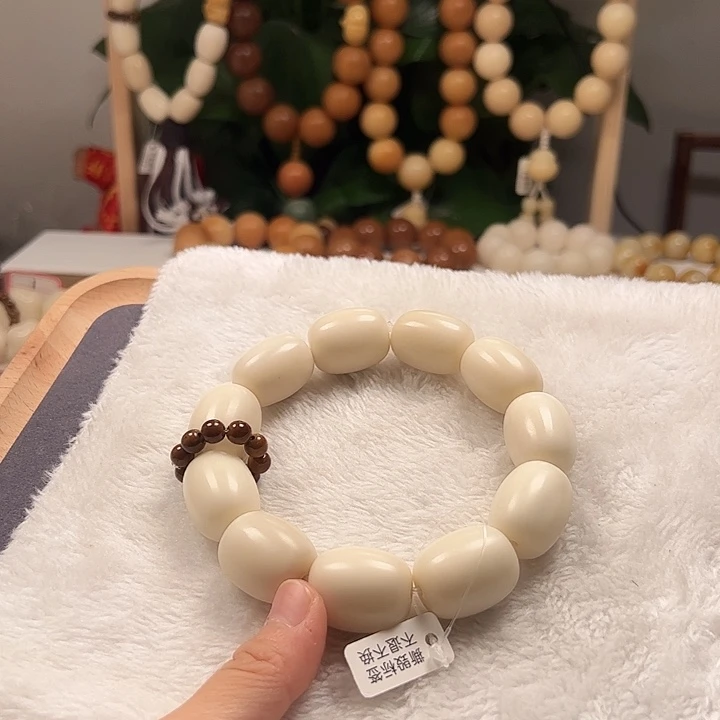 吊坠菩提根/象牙果卡26微瑕