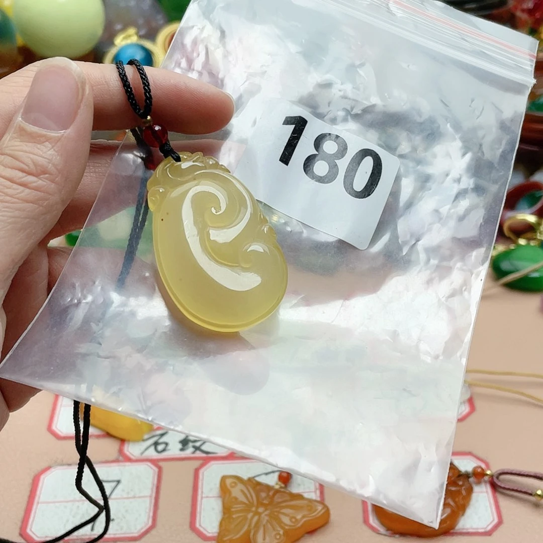 合金颈饰玛瑙/玉髓卿**?