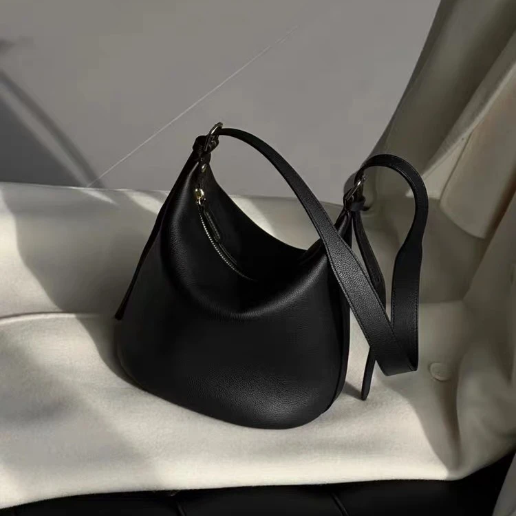 欧尚典小众软牛皮水桶包女高级感通勤单肩包休闲真皮大容量斜挎包