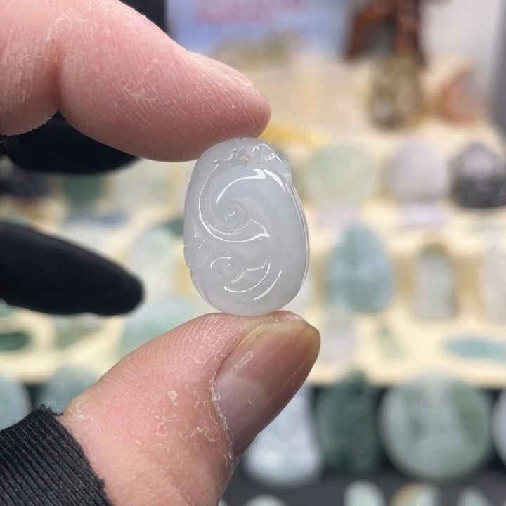 翡翠未镶嵌颈饰玉