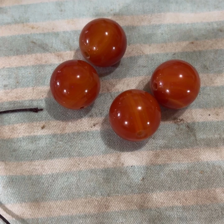 颈饰未镶嵌石英质玉