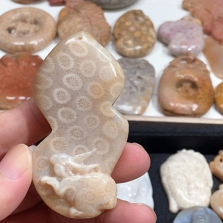 硅化珊瑚（珊瑚玉）未镶嵌颈饰