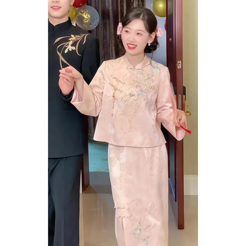 新中式订婚旗袍改良粉色唐装两件套高级感新娘敬酒服回门便装礼服