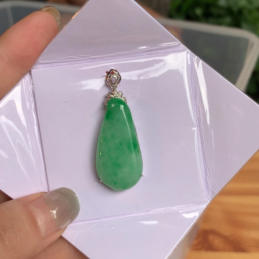 翡翠18K金镶嵌项链福瓜