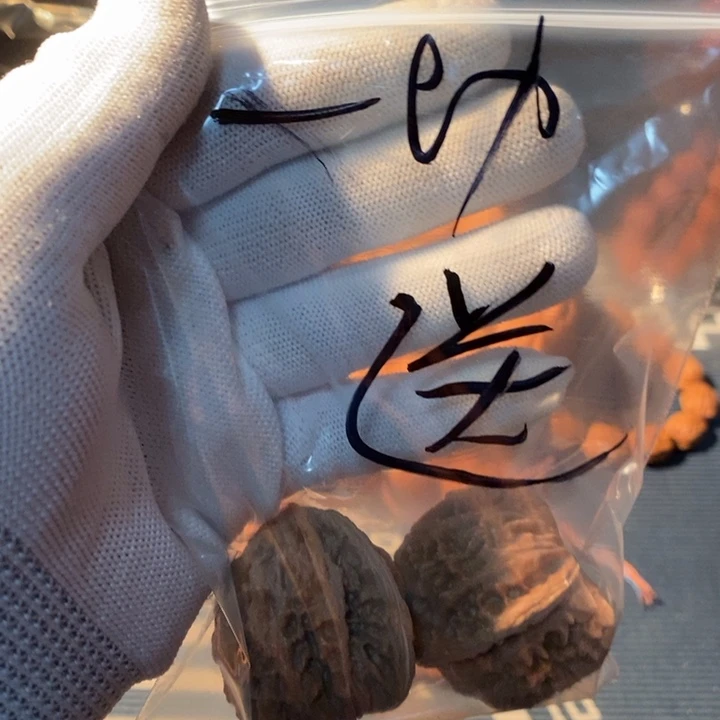 文玩核桃手串一***、…………