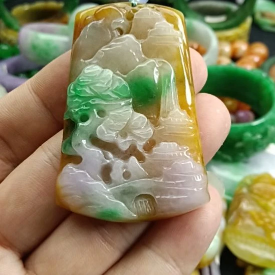 翡翠未镶嵌颈饰芋*