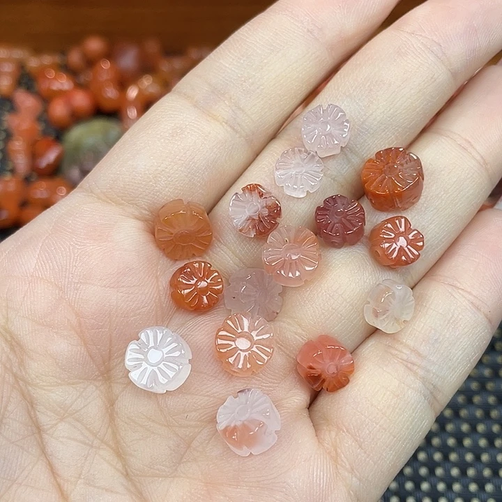 南红玛瑙未镶嵌颈饰五瓣花