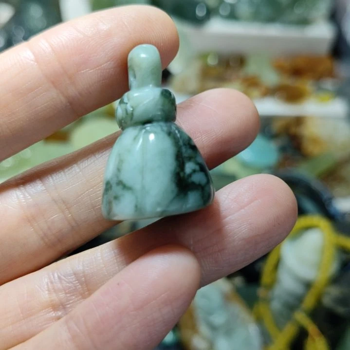 岫玉未镶嵌挂坠款式