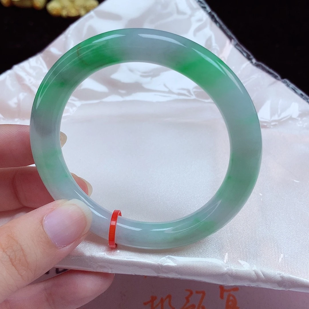 翡翠手镯未镶嵌天然