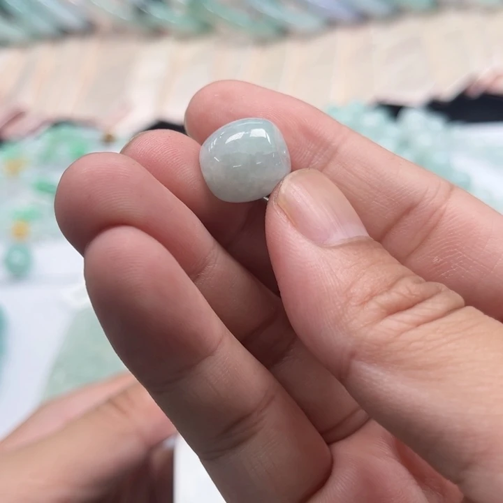 翡翠未镶嵌颈饰天然翡翠A货吊坠