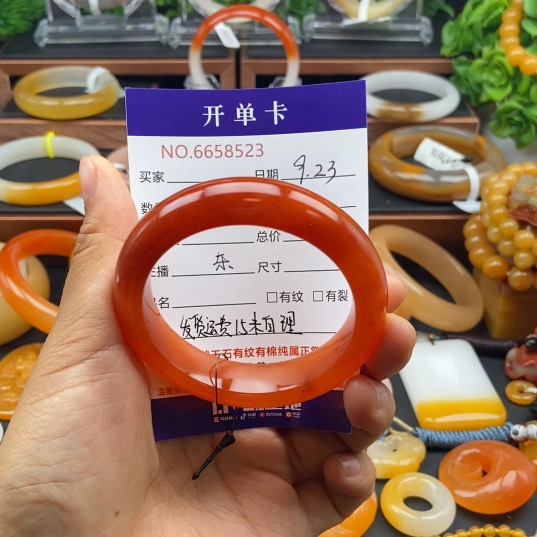 卿***卿未镶嵌石英质玉（黄龙玉）手镯58523