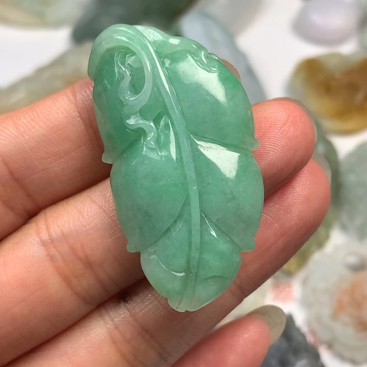 漂***孩翡翠未镶嵌颈饰翡翠