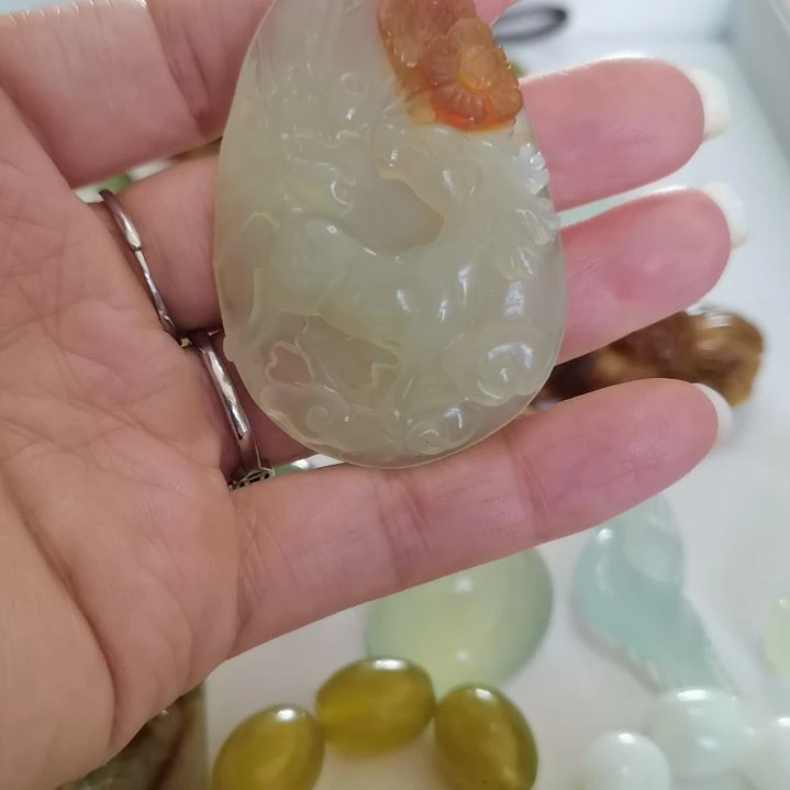 蛇纹石玉未镶嵌吊坠