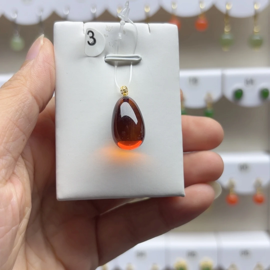 18K金镶嵌吊坠(不含链)血珀血珀