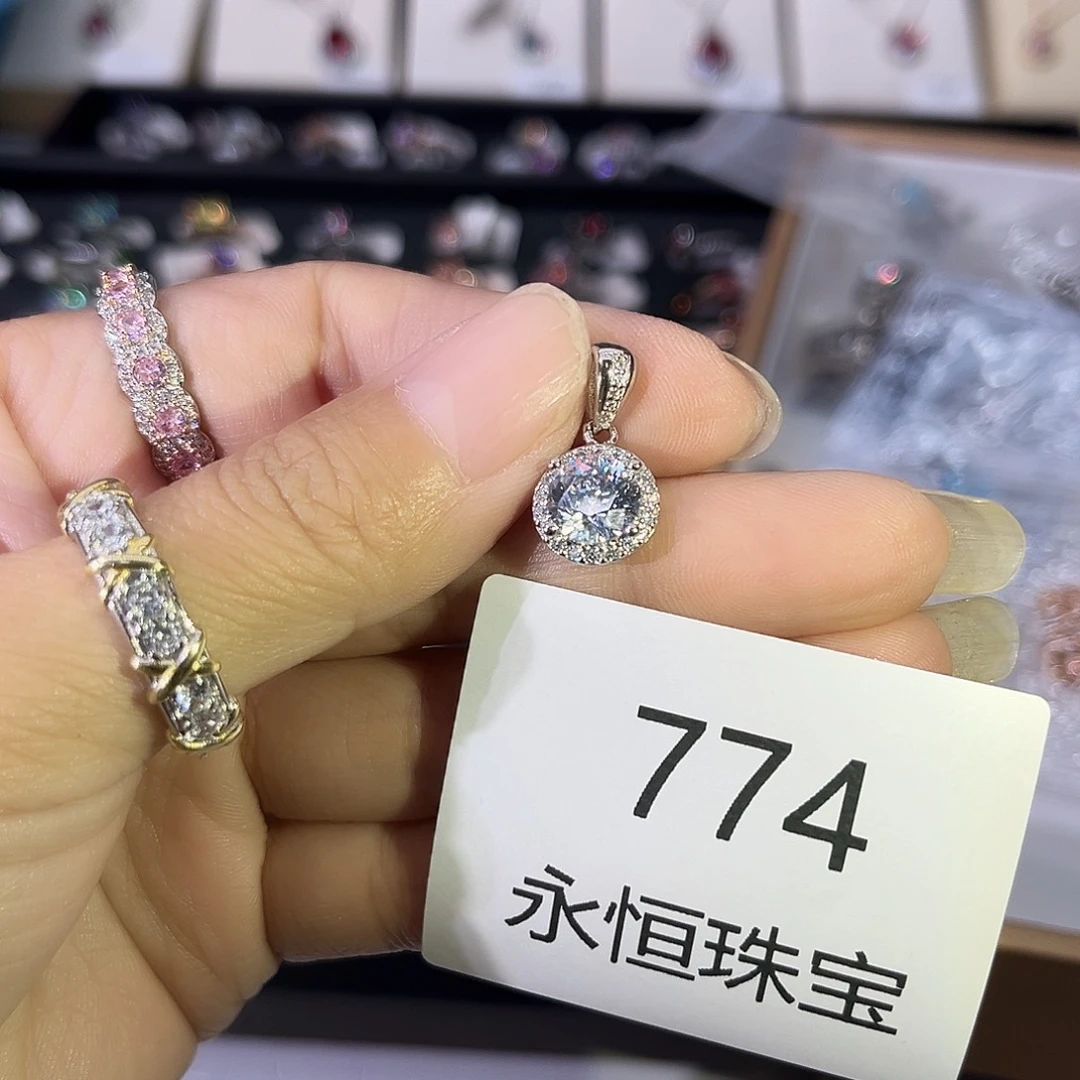 柒***瑤莫桑石非金属774吊坠