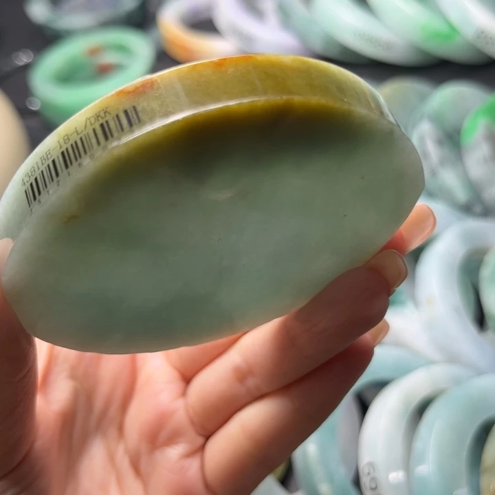 定制翡翠未镶嵌翡翠手镯