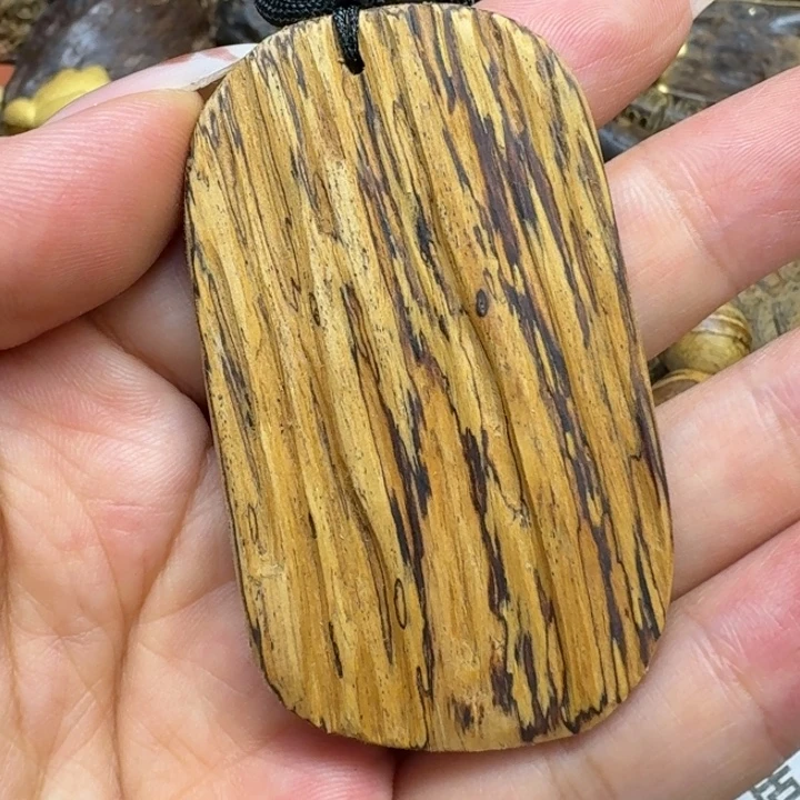 大叶紫檀（黑酸枝木类）