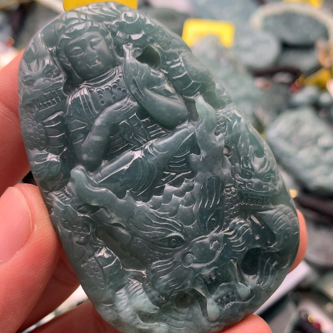 翡翠未镶嵌颈饰大势至