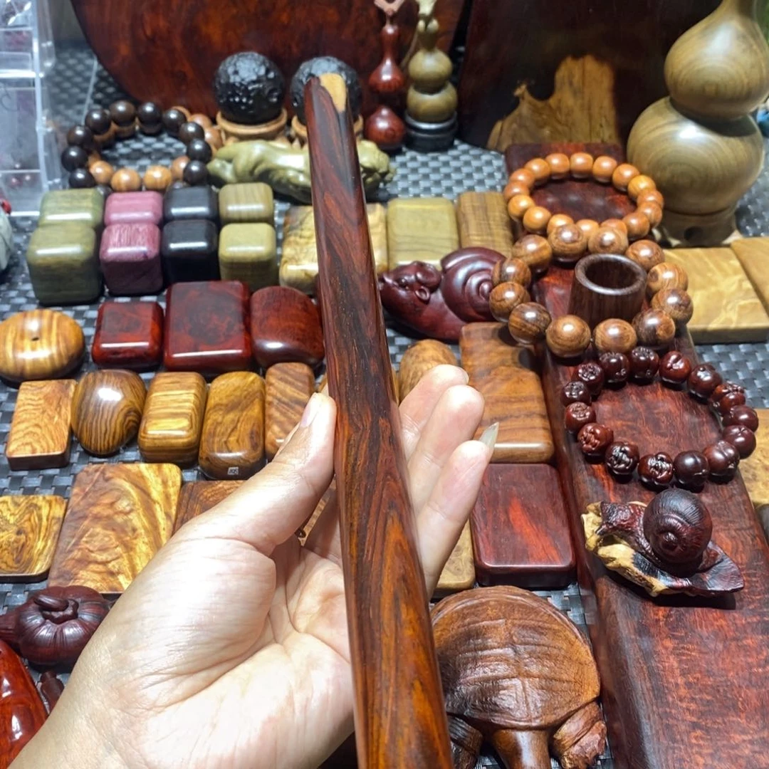 微凹黄檀（南美大红酸枝）天*溪瑕疵