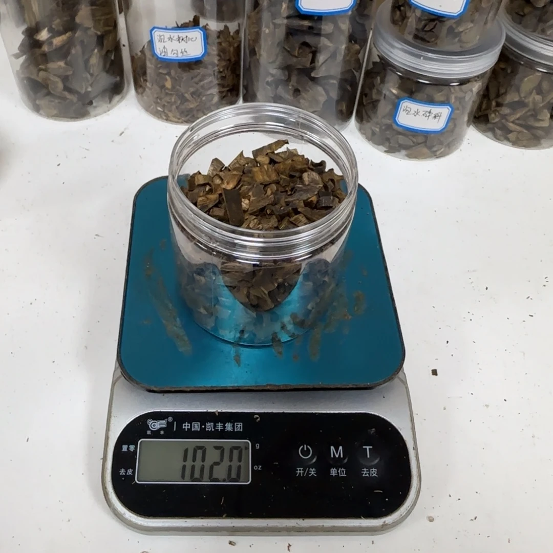 王***姝沉香沉香碎屑海南透顶绿999沉高油碎料102克
