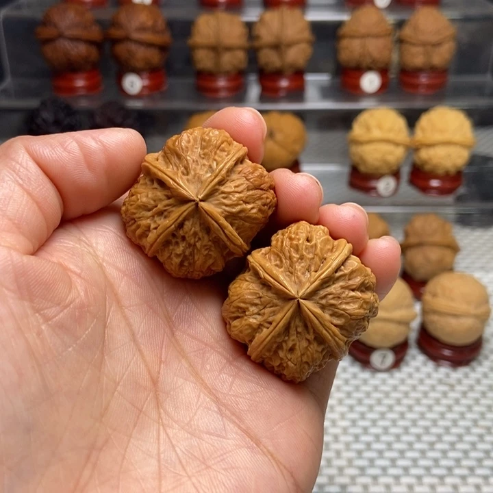 文玩核桃把件36小盘石四棱