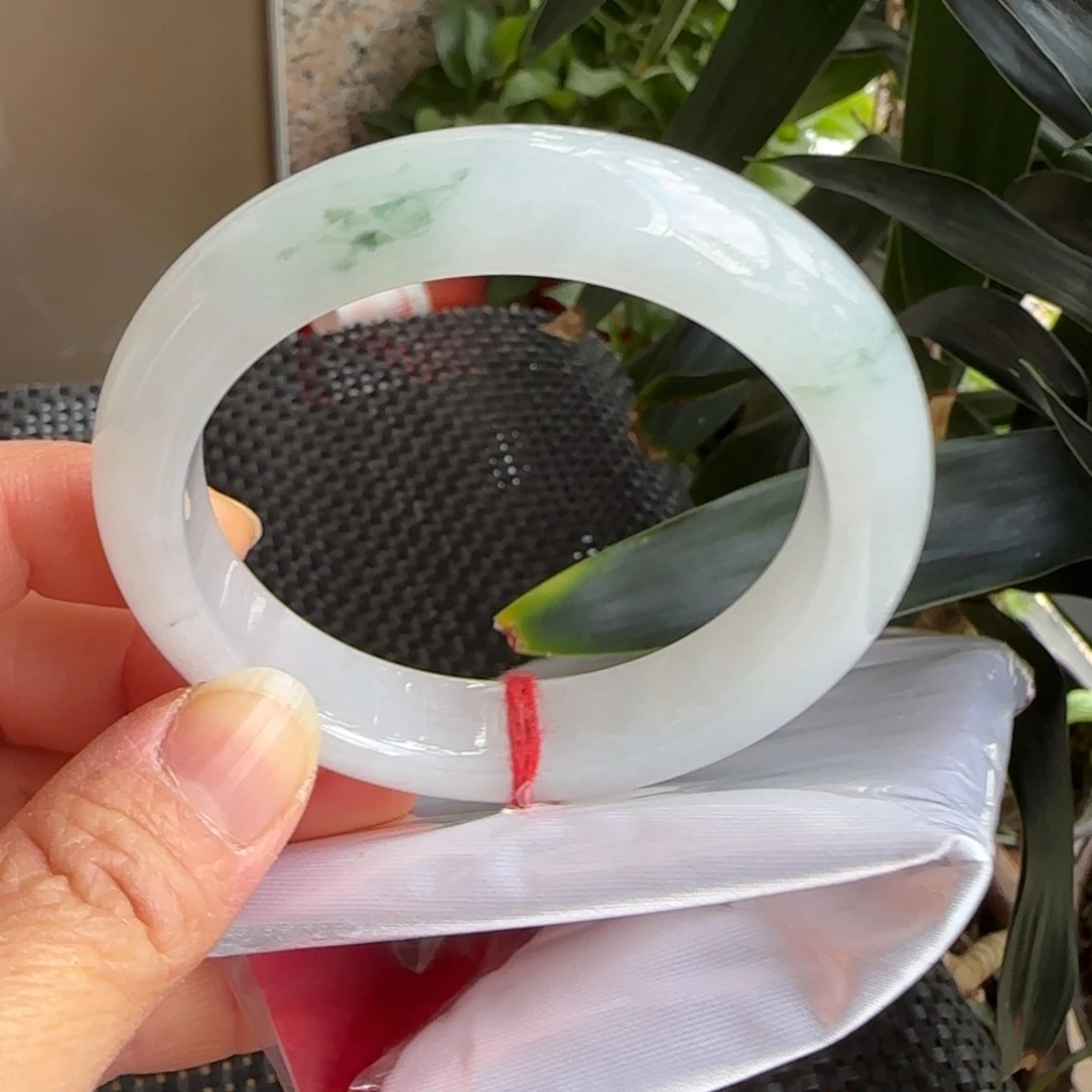 翡翠未镶嵌手镯52.6正圈手镯