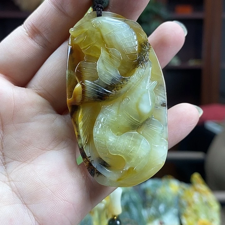 蛇纹石玉未镶嵌颈饰