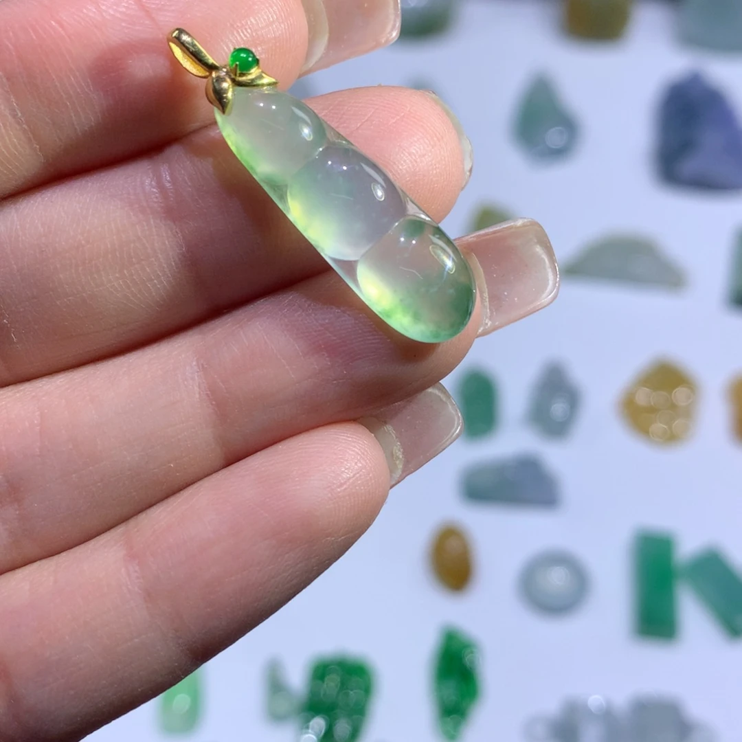 翡翠颈饰未镶嵌豆子